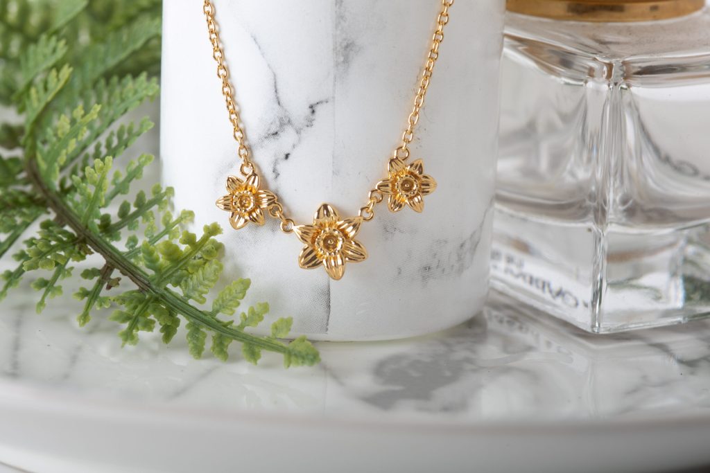 daffodil necklace