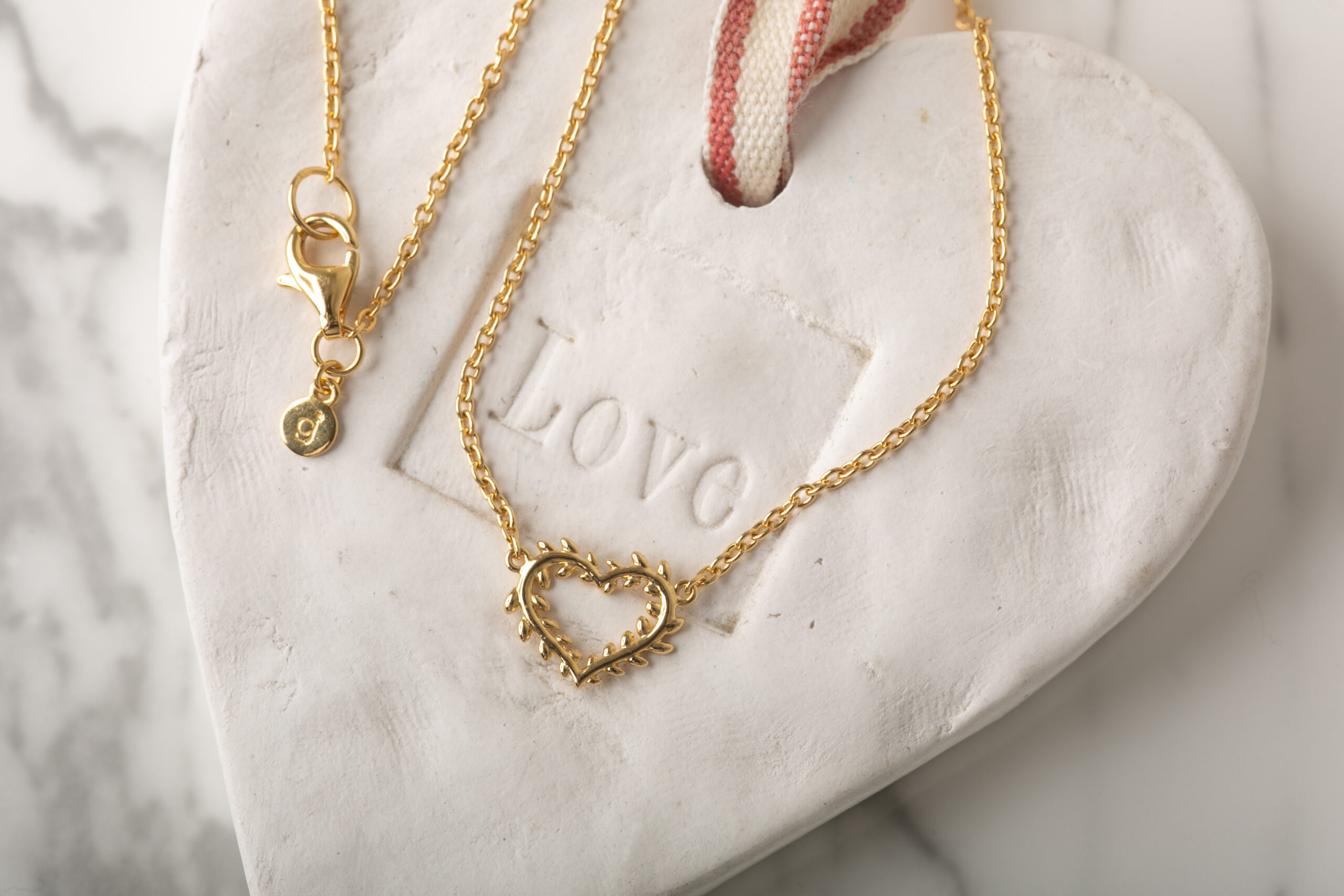 golden leafed necklace
